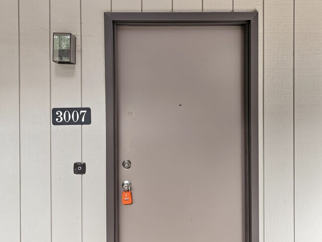 Foto del edificio - 3007 Huntleigh Dr