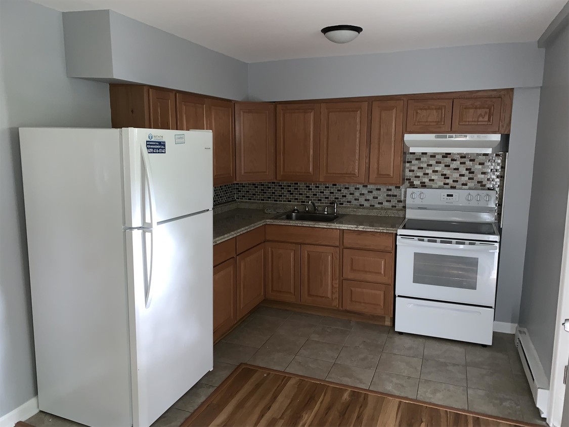 Primary Photo - 105 Belmont Ave