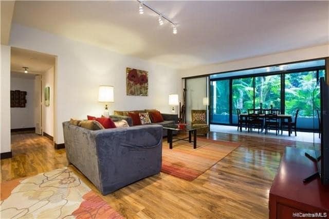Building Photo - 4999 Kahala Ave