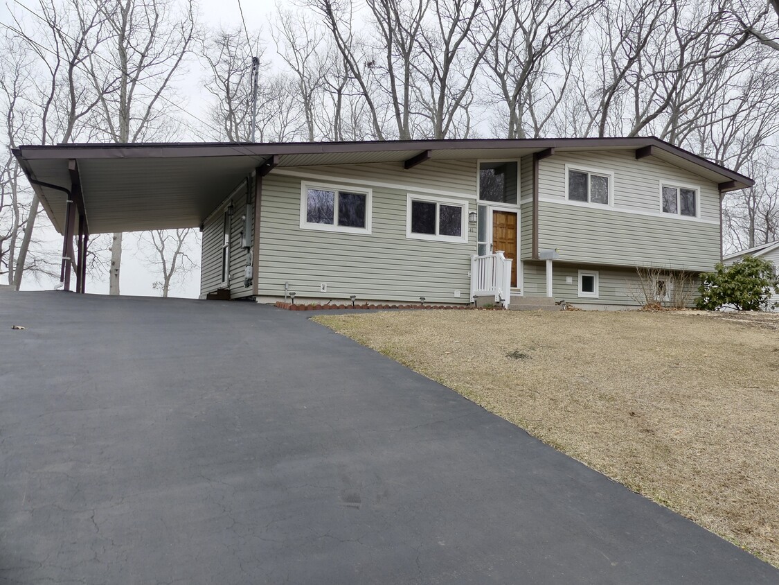 Primary Photo - 41 Briarwood Dr