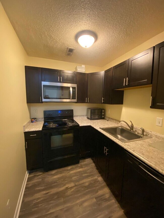 Foto del edificio - 1324 Bradley Dr