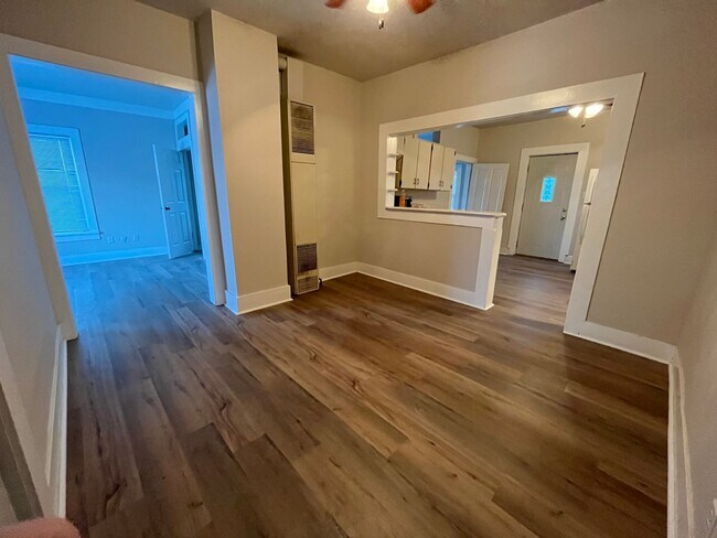Building Photo - 2 Bedroom Single Family Home on Northside