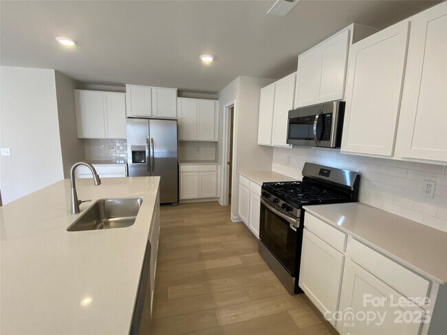 Building Photo - 123 Rock Ave