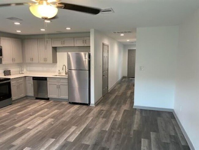Foto del edificio - 8111 Corinth St