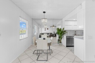 Building Photo - 3028 Harwood D