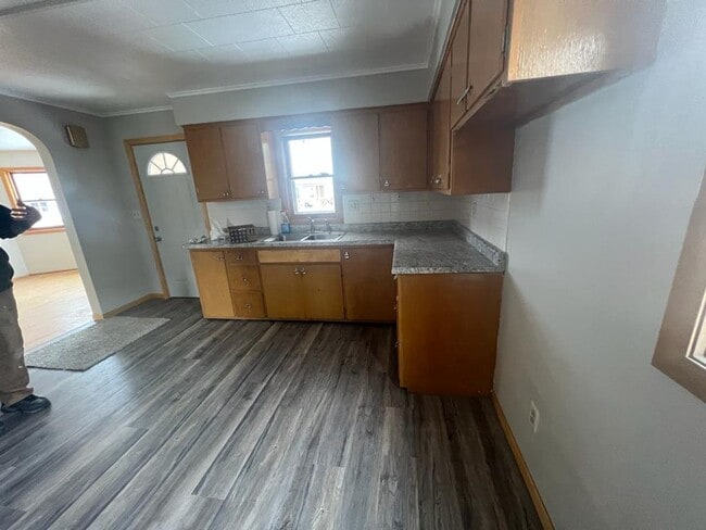 Building Photo - Large 5 bedroom / 2 bath home in central O...