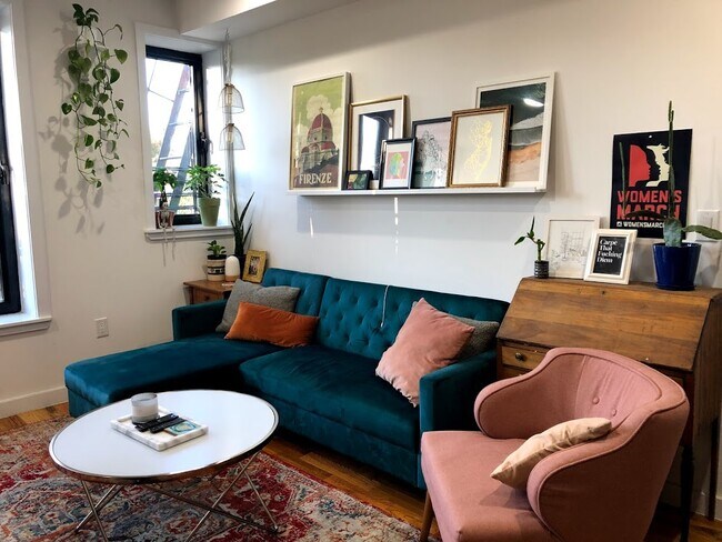 Foto del edificio - 1299 Putnam Ave