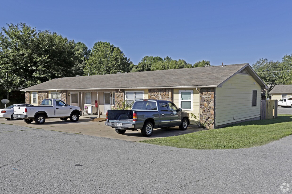 2331 W Deane St, Fayetteville, AR 72703 Apartments in Fayetteville