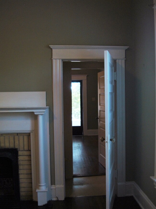 Foto del edificio - 309 W Council St