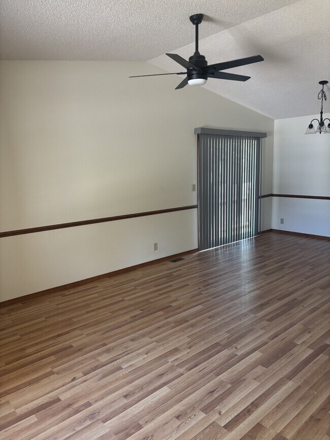 Foto del edificio - 10317 W Delano Ave