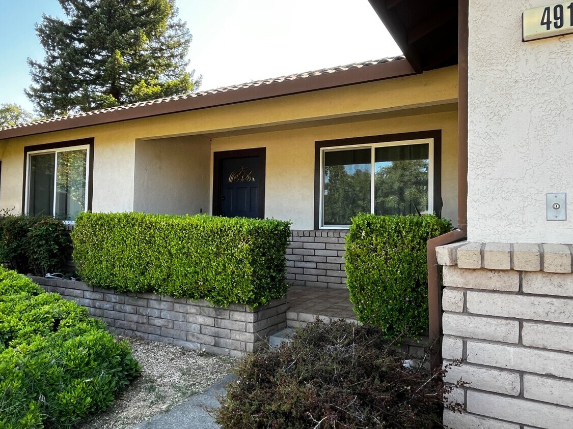 Primary Photo - Charming 3BR Home in Serene Cloverdale - M...