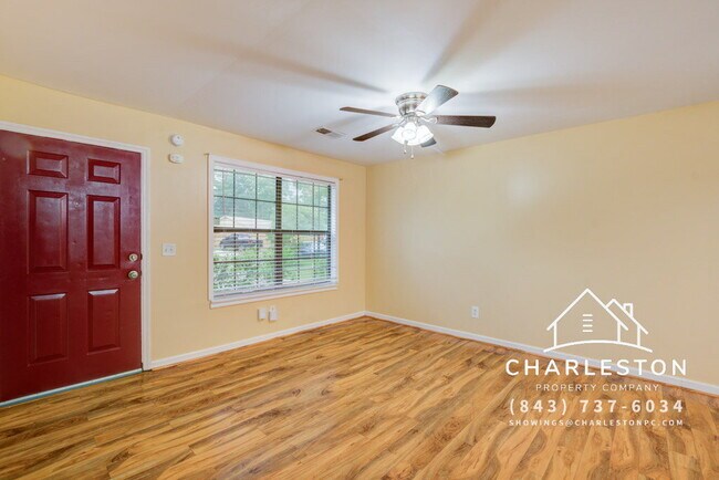 Building Photo - 106 Carriage Ct