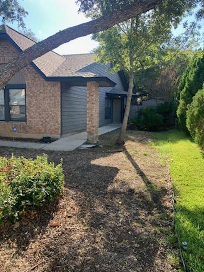Spacious open concept ranch - pets allowed - Spacious open concept ranch - pets allowed House