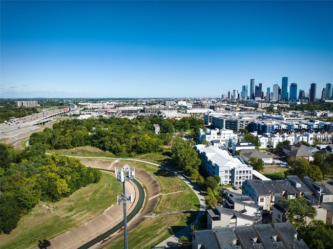 Foto del edificio - 1441 East St