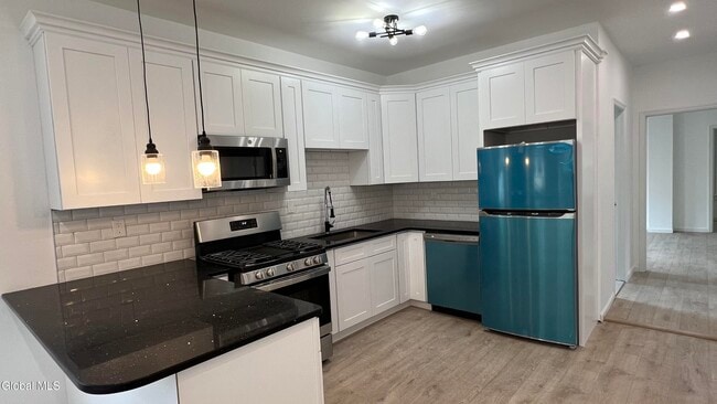 Foto del edificio - 143 5th Ave