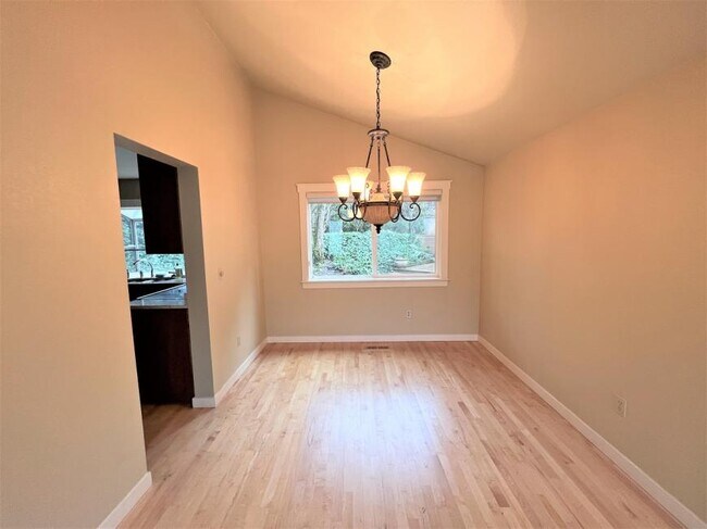 Foto del edificio - 3 bedroom in Kirkland WA 98033