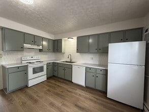 Building Photo - 207 Martin Ct