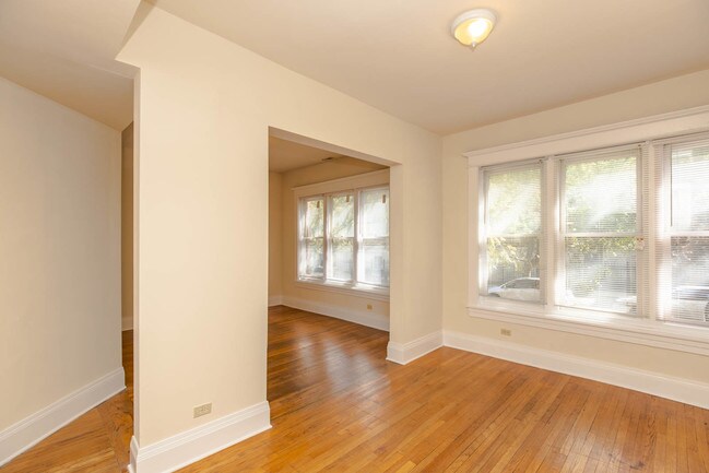 Building Photo - 1414 W Leland Ave