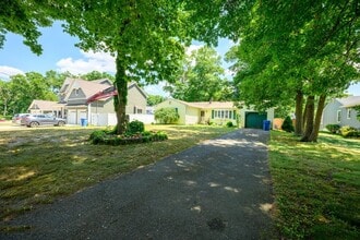 Building Photo - 2556 Woodland Rd