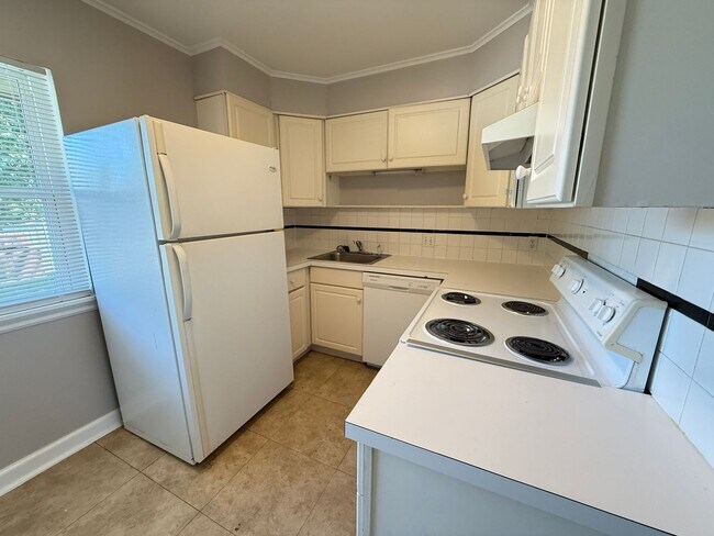 Foto del edificio - Near the University 2 bedroom Duplex With Private yard