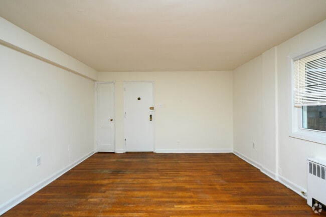 2BR, 1BA - 800SF - Penzel Manor Apartments