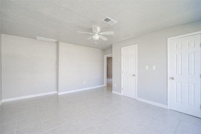 Foto del edificio - 7318 Dahlia St