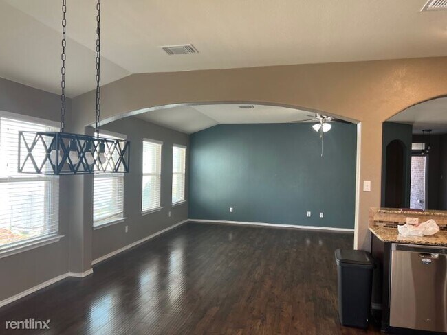Foto del edificio - 4 br, 2 bath House - 2805 SKINNER DR
