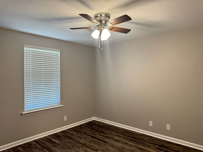 Foto del edificio - 423 Cook Dr