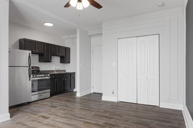 Foto del edificio - 5860 N Kenmore Ave