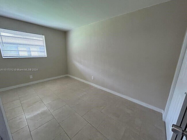 Building Photo - 1418 SW 33rd St