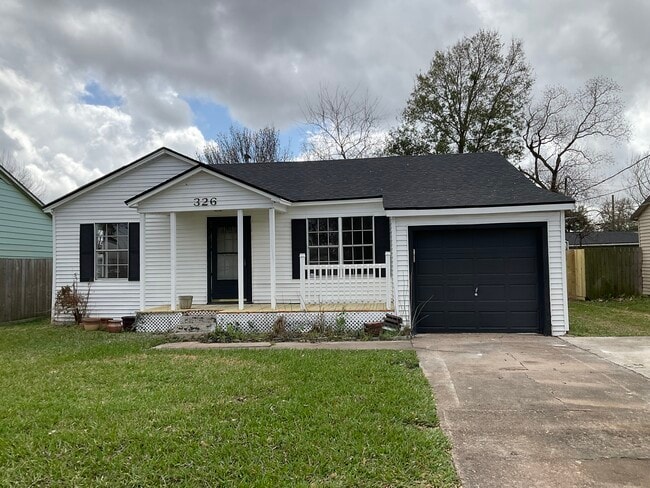 Building Photo - 326 E 1st St