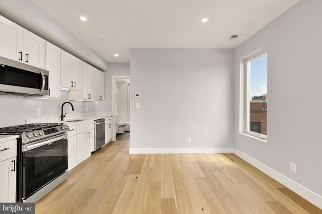 Building Photo - 3215 Mt Pleasant St NW