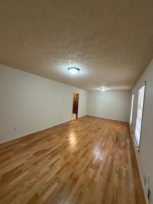 Foto del edificio - 375 Segrest Cir