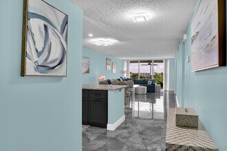 Building Photo - 4015 W Palm Aire Dr