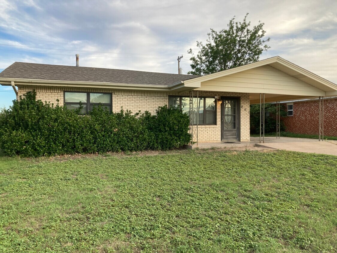261 Oklahoma Dr, Portales, NM 88130 House Rental in Portales, NM