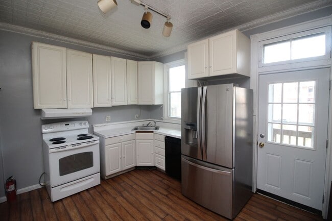 2026/2027 JHU Off-campus Large 5bd/2.5ba home w/ Parking Spot! Available 6/9/26 - 2026/2027 JHU Off-campus Large 5bd/2.5ba home w/ Parking Spot! Available 6/9/26