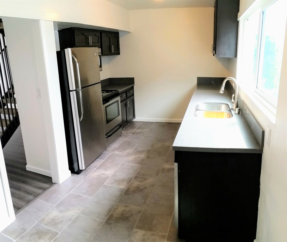 Foto principal - 1620 Artesia Blvd