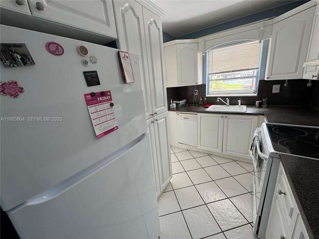 Foto del edificio - 13846 Kendale Lakes Dr