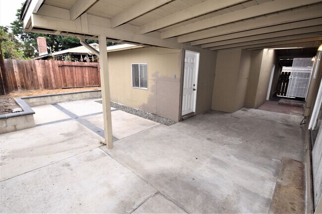 Building Photo - 2074 W Victoria Ave