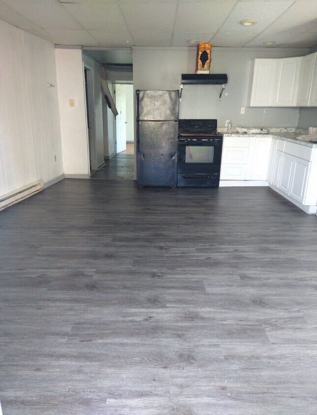 Primary Photo - Charming 2-Bedroom Apartment at 1121 Jacks...