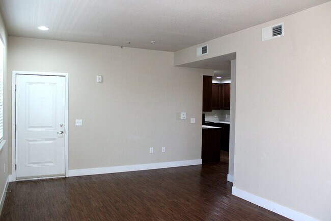 Building Photo - 220 Willow St