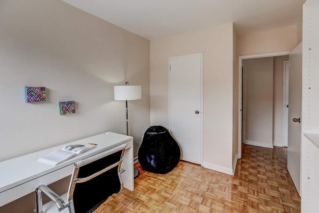 Photo du bâtiment - Great 3 Bedroom Apartment!