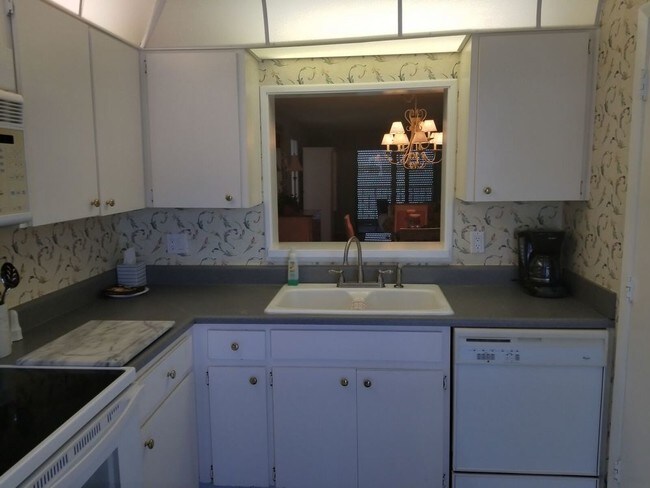 Building Photo - Furnished Bay Islands 308 commodore