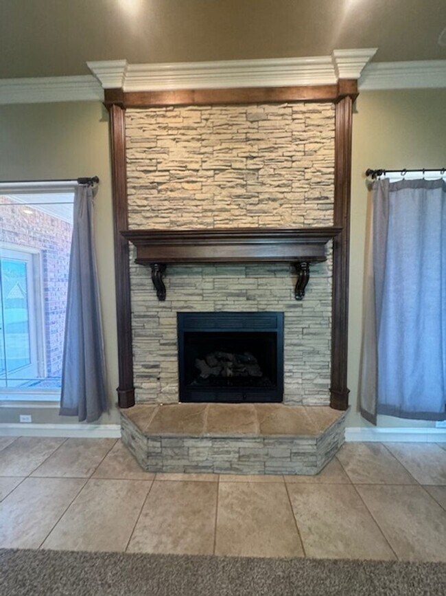 Foto del edificio - Large 3 bed, 2.5 bath with 30x30 shop