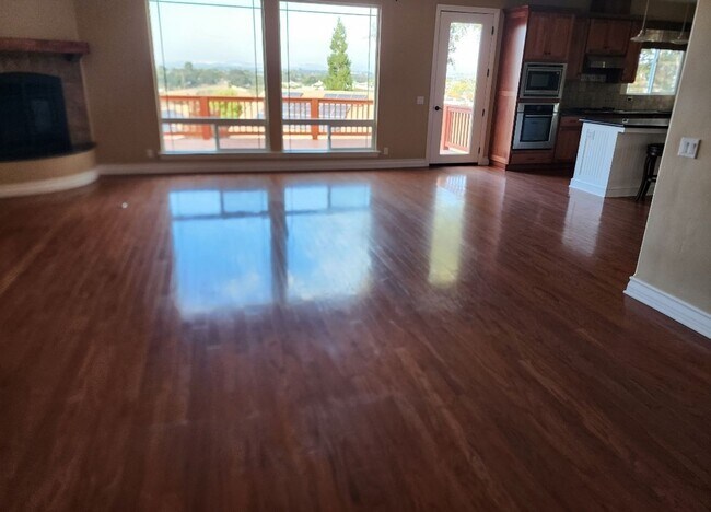 Foto del edificio - Large 3 bedroom 2 bath home in Montebello ...