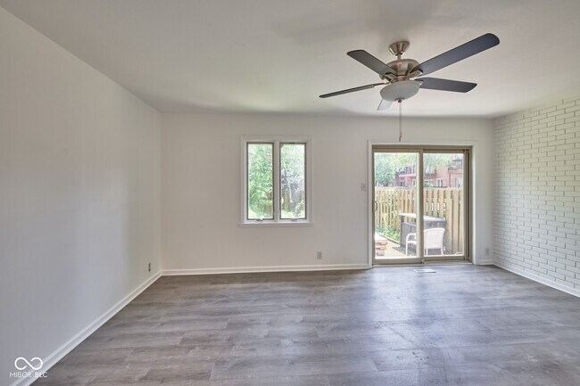 Foto del edificio - 8511 Canterbury Square W