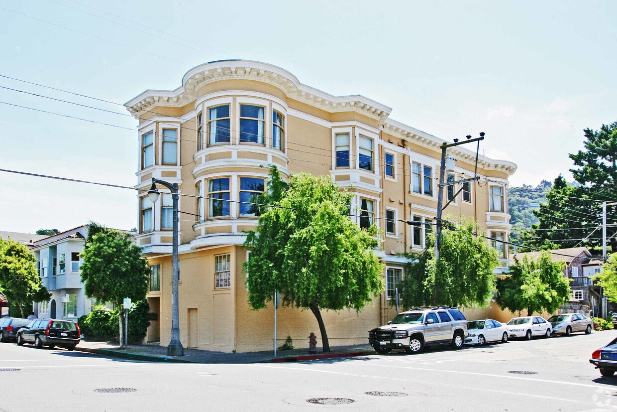 Building Photo - 117 Caledonia St
