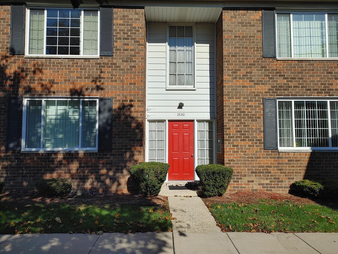 Foto principal - 25312 Shiawassee Cir