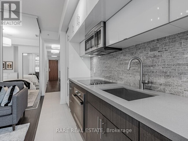 Building Photo - 8 Mercer St