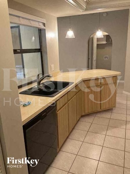 Foto del edificio - 9890 Laketree Ct